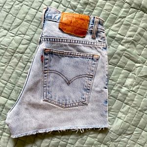 Vintage 550 Levi’s cutoff shorts light wash - fits size 4